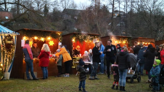 Begegnung unter Weihnachtsbaum 2019